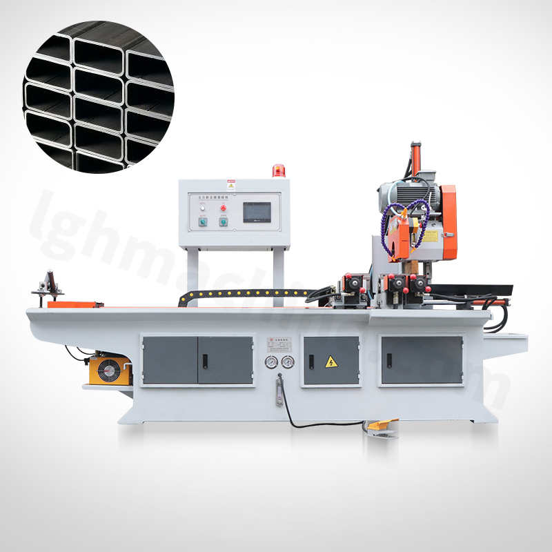 Automatic pipe cutting machine