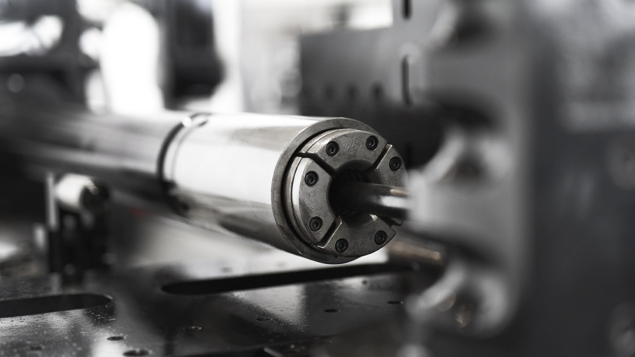 How to use the automatic pipe bending machine